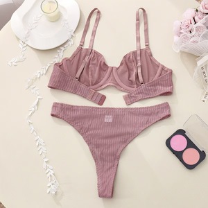 Conjunto de lencería de 2 piezas para mujer, sujetador con aros y tanga, color rosa, con rayas y malla transparente, cómodo y sexy. - Product Image 3