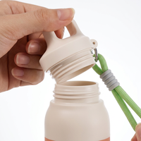 Bouteille d'eau de camping classique en acier inoxydable à double paroi, isolée sous vide, anti-fuite, 600 ml, avec poignée et sangle, logo personnalisé