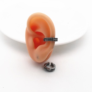 Aretes de Oreja para Hombre, Acero Inoxidable 316L, Impermeables, Hipoalergénicos, con Diseño de Alambre de Púas, Sin Perforación, Estilo Punk Gótico Antiguo - Product Image 5