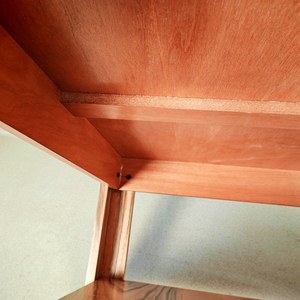 Hiện Đại Mộc mạc vuông màu đỏ nâu sọc hạt gỗ Bàn cà phê với kệ mở với mạnh mẽ slanted chân 2-tầng thiết kế lưu trữ - Product Image 3