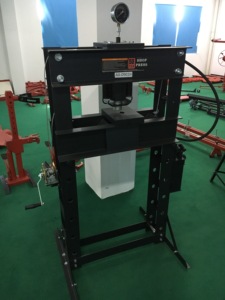 Presse d'atelier hydraulique manuelle et pneumatique AA4C 20T 30T 40T 50T (avec manomètre) AA-0901H - Prix de la presse d'atelier - Product Image 2