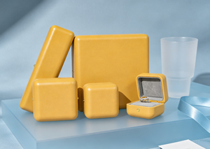 XINYUAN BGE-01 Caja Cuadrada de Alta Gama, Exterior de Cuero Sintético Amarillo Fino, Forro de Franela Gris Suave, Cierre Magnético de Metal Dorado - Product Image 3