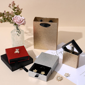 Boîte à bijoux unique anti-oxydation dorée brillante avec insert en <span class=keywords><strong>film</strong></span> PE pour collier, pendentif, broche, emballage <span class=keywords><strong>de</strong></span> bijoux - Product Image 2