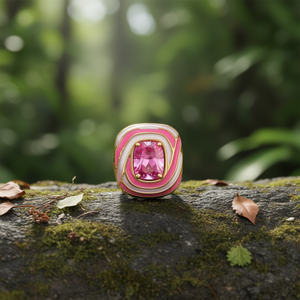 แหวนแฟชั่น สแตนเลสสตีล 316L ชุบทอง PVD ประดับพลอยสีชมพู ดีไซน์ทรงสี่เหลี่ยม - Product Image 3
