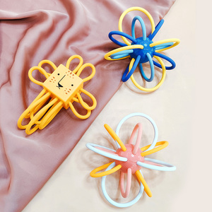 Boule de préhension en silicone souple de qualité alimentaire, anneau de dentition, boule de batman, hochet pour bébé, jouets sensoriels pour bébé de 18 mois - Product Image 4