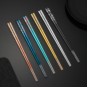 Palillos Redondos de Acero Inoxidable 304 Serie Dragón, Antideslizantes, Metálicos, para Uso Doméstico y como Regalo - Product Image 1