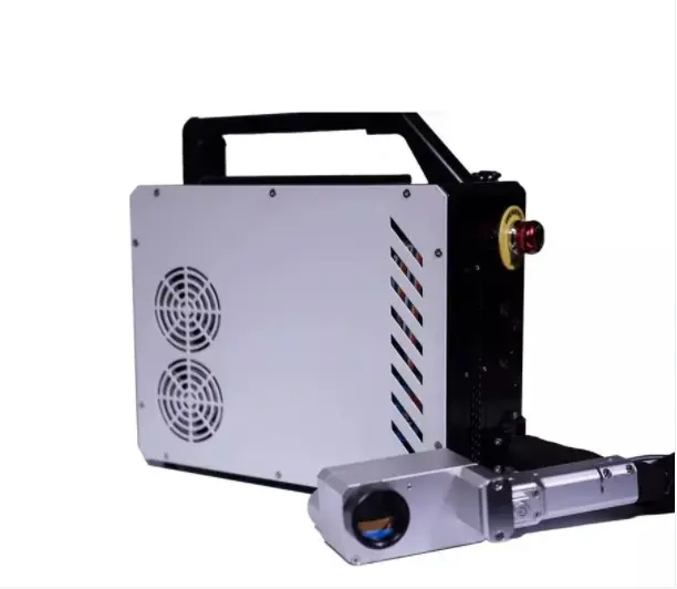 Sac à dos portable 50w 100W Machine de nettoyage au laser pulsé Machine d'enlèvement de peinture antirouille au laser pour le nettoyage des métaux non métalliques