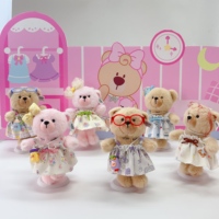 Teddy ISLAND Ours en peluche sous licence mondiale avec chapeau de fête étoilé à carreaux verts et robe en dentelle à carreaux bleus
