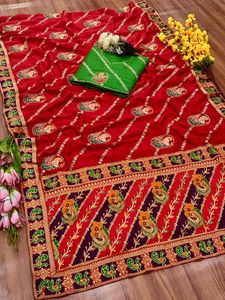 Nuevo Sari Lekha VC Panetar Patola Dola con Bordado de Seda y Borde Jacquard - Product Image 4