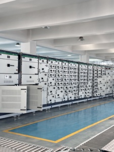 Una nueva generación de gabinetes de distribución de energía BlokSeT de baja tensión, pre-inteligentes y con equipo completo. - Product Image 2