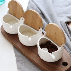 Contenitore per condimenti di erbe in porcellana cucina di casa cremagliera di bambù vasetto di spezie in ceramica Set di bottiglie di zucchero con vassoio in legno e coperchi - Product Image 2