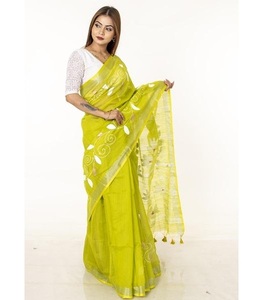 Sari de Boda con Bordado Dorado Artístico, Vestimenta Tradicional India para Eventos Culturales y Celebraciones Familiares - Product Image 1