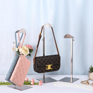 Magasin spécialisé dans les présentoirs à sacs sur pied, les supports de présentation de sacs réglables, et les présentoirs à sacs en acier inoxydable pour centres commerciaux - Product Image 1