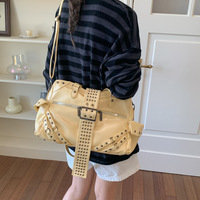 Sac fourre-tout à bandoulière pour femme, grande capacité, avec deux fermetures éclair, style sombre, robuste, à rivets, de luxe, mode urbaine, couleur unie, en PU