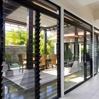 Fenêtres à persiennes en aluminium et verre modernes personnalisées, système de ventilation combiné avec volets extérieurs, villa de luxe