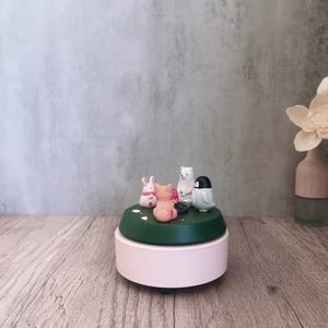 Caja de música de madera para hoguera de animales bonitos siempre brillantes, artesanías musicales de cuerda manual para regalo de cumpleaños de escritorio para niños con canción - Product Image 1