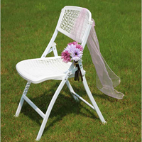 Chaise pliante moderne en plastique avec cadre en acier à pieds verticaux en maille, pour commandes en gros, idéale pour hôtels, extérieur, jardins et salles de réunion