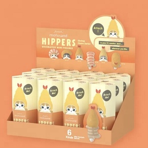 Pegatinas de Peluche Originales al por Mayor de MOFUSAND HIPPERS con Diseño de Camarones y Gatos para Decoración de Teléfonos y Adorno de Consola de Coche, Estilo Sushi - Product Image 1