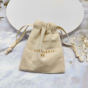 Sac cadeau en mousseline de coton blanc recyclable avec cordon de serrage et logo sérigraphié pour écouteurs et articles d'artisanat, vente en gros - Product Image 4