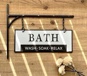 Letrero colgante de <span class=keywords><strong>metal</strong></span> retro Letrero colgante para puerta de baño, Letrero de <span class=keywords><strong>metal</strong></span> esmaltado en relieve negro sobre blanco con soporte - Product Image 1