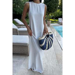 Vestido Largo Holgado Blanco Ilona, Diseño Personalizado para Mujer, Estilo Casual de Oficina, con Volantes, Talla Única XS, Opciones para el Día y Días Festivos - Product Image 5