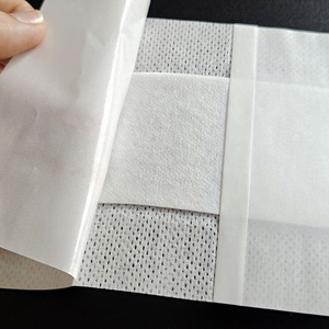 Pansement chirurgical auto-adhésif en tissu non tissé doux avec tampon absorbant non adhérent pour soins post-opératoires - Product Image 6