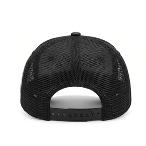 Gorra Trucker de 5 Paneles de Cuero Sintético al por Mayor, Gorra Trucker Gótica Negra con Logotipo Bordado de Calavera Personalizado para Regalos - Product Image 4