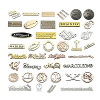 Étiquettes métalliques personnalisées étanches pour sacs avec lettres anglaises perforées, plaques signalétiques en alliage de zinc, logos conformes au commerce transfrontalier