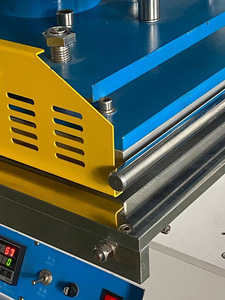 Máquina Automática Neumática de Estampado en Caliente para Tarjetas de PVC, Cuero y Láminas de Oro con Control Digital - Product Image 3