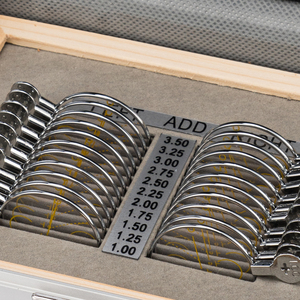 ชุดเลนส์ทดลองสำหรับอุปกรณ์ตรวจวัดสายตา Aist Optics รุ่น JS-22 ขายดี พร้อมกล่องอะลูมิเนียมแบบวงแหวนพลาสติก สำหรับใส่เลนส์แว่นตา - Product Image 5