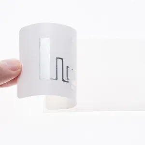 Échantillon gratuit de vêtements étiquettes NFC blanches à suspendre étiquette de vêtements à longue portée passive NFC RFID pour la gestion de magasin de vêtements