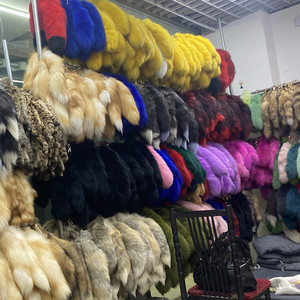 พวงกุญแจหางสุนัขจิ้งจอกสีเงิน ขนฟู 15.8 นิ้ว จี้ห้อยรูปหางสัตว์ พวงกุญแจหางขนสุนัขจิ้งจอกสำหรับกระเป๋าถือ อุปกรณ์เสริมคอสเพลย์ - Product Image 6