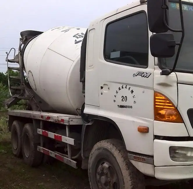 6X4 hino 8m3 9m3 10m3 camion betoniera usato situato a Shanghai