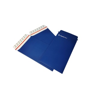 Busta per Spedizioni Personalizzata con Logo UV Spot e Stampa Oro, Porta Biglietti Regalo in Carta Blu per Matrimoni - Product Image 1
