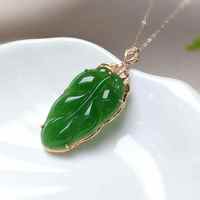 Collier de luxe SGARIT en or rose massif 18 carats avec pendentif en jade naturel, forme de feuille, excellente translucidité, pour femme