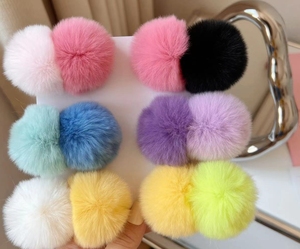 Doux fille épingle à cheveux réel Rex fourrure de lapin <span class=keywords><strong>deux</strong></span> couleurs pompons mignon doux hiver mode épingle à cheveux pour les enfants - Product Image 1