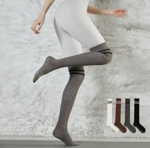 थोक नॉनस्लिप दो बार योग पाइलेट्स महिलाओं को दो बार एंटी-स्लिप ओवर-घुटने की ट्यूब स्ट्रिप मोज कस्टम लोगो - Product Image 1