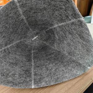 Gorro de Sauna de Fieltro de Lana con Logotipo Personalizable, Estilo Moderno y Simple, Ideal como Regalo Promocional para Spa y Bienestar - Product Image 3