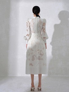 เดรสสีขาวหรูหราสง่างามรุ่นใหม่ปี 2026 - เดรสยาวฤดูร้อนขายส่ง แข<span class=keywords><strong>น</strong></span>ยาว คอสูง ตัดเย็บสีขาว พร้อมเข็มขัด - Product Image 3