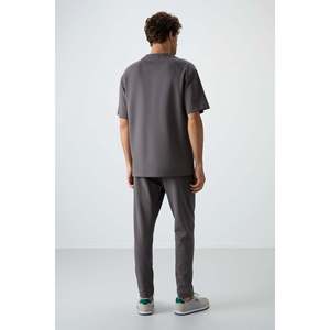 Ensemble de survêtement en coton gris foncé pour homme, décontracté, respirant, coupe ample, style basique, vêtements pour adultes - Product Image 1