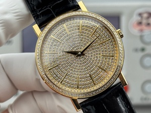 Reloj Mecánico de Diamantes de Alta Calidad con Caja de Metal, Correa de Cuero PU Negra de 20 mm, Esfera con Indicadores y Detalles Decorativos - Product Image 4