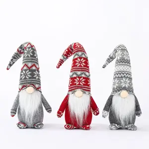 ホリデーGnome手作りスウェーデントムテ、クリスマスエルフの装飾品が日の贈り物を与えるスウェーデンのGnomes tomteクリスマスデコレーション