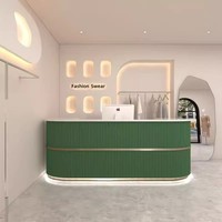 Comptoir de réception ovale personnalisé avec logo, rose vif, pour salon de beauté ou magasin de vêtements, mobilier simple
