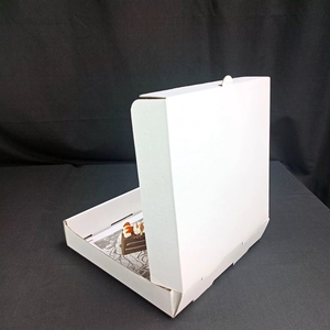 กล่องพิซซ่าแบบพับไ<span class=keywords><strong>ด</strong></span>้ ทำจากวัส<span class=keywords><strong>ด</strong></span>ุรีไซเคิล พร้อมแผ่นฟอยล์อะลูมิเนียมเคลือบด้านและลายนูน สำหรับบรรจุภัณฑ์อาหาร - Product Image 5