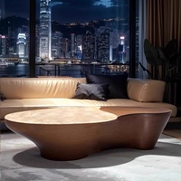 Table basse de salon d'hôtel, design marbre, lumineuse, lumière naturelle, luxe, moderne, simple, style nordique, villa