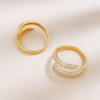 Anello da donna a fascia larga multistrato intrecciato e fluido in oro giallo 18K con diamanti da laboratorio, anello di fidanzamento