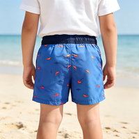 Short de bain Magic Water Reveal Boys Board Short bleu uni avec broderie requin et cordon de serrage blanc réglable pour les vacances d'été à la mer