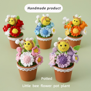 Ornamenti Artigianali in Lana da Scrivania, Eco-Friendly, Api all'Uncinetto, Aiuole, Piante in Vaso, Mix di Dalia e Gigli - Product Image 1