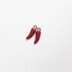 Divertidos Dijes de Chiles Rojos para Niños, Hipoalergénicos, Unisex, de Latón Chapado en Oro, Accesorios de Joyería DIY para Pendientes y Colgantes - Product Image 3