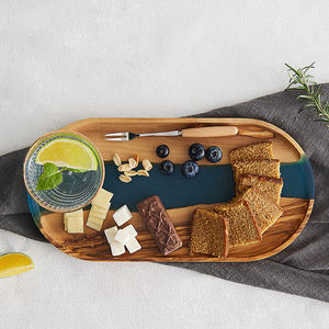 Bandeja de servicio de madera de olivo y resina con forma de pasarela hecha a mano al por mayor de casa natural para aperitivos, café, té, bebida - Product Image 6